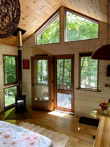 Off Grid Tiny Cabin Ideal for Couples in Burnsville, North Caroline | Cabins (Burnsville, North Carolina, United States of America)