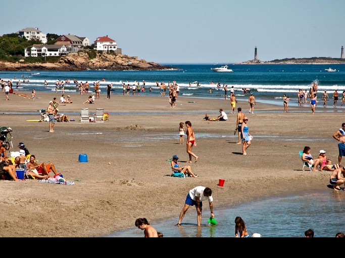 Beach Houses (Gloucester, Massachusetts, United States)