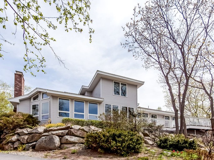 Beach Houses (Gloucester, Massachusetts, United States)