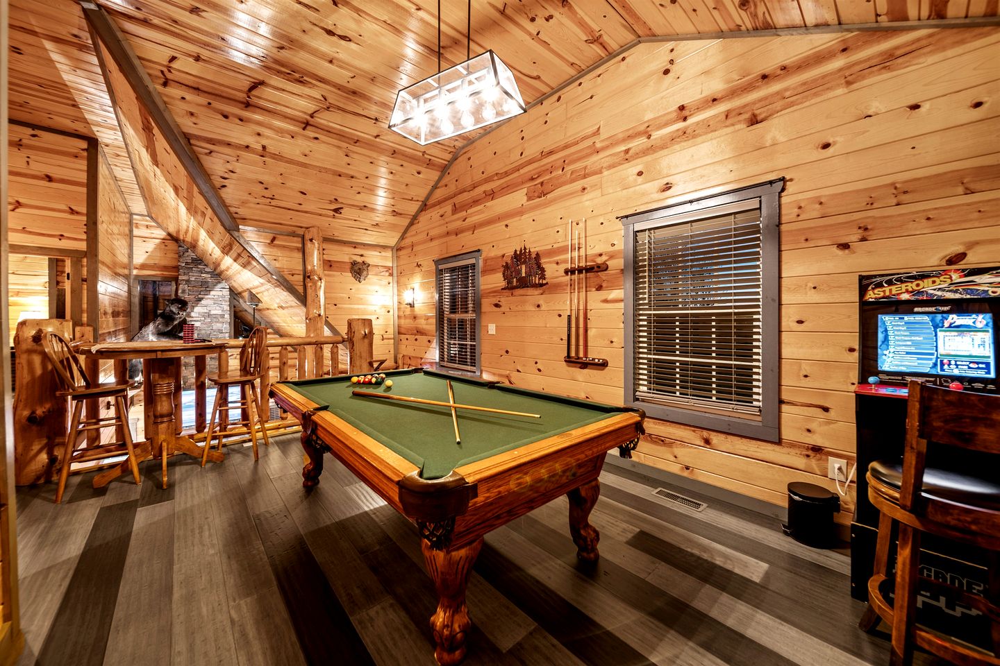 Spacious Family Cabins with Indoor Pool & Game Rooms near Dollywood in Pigeon Forge, TN