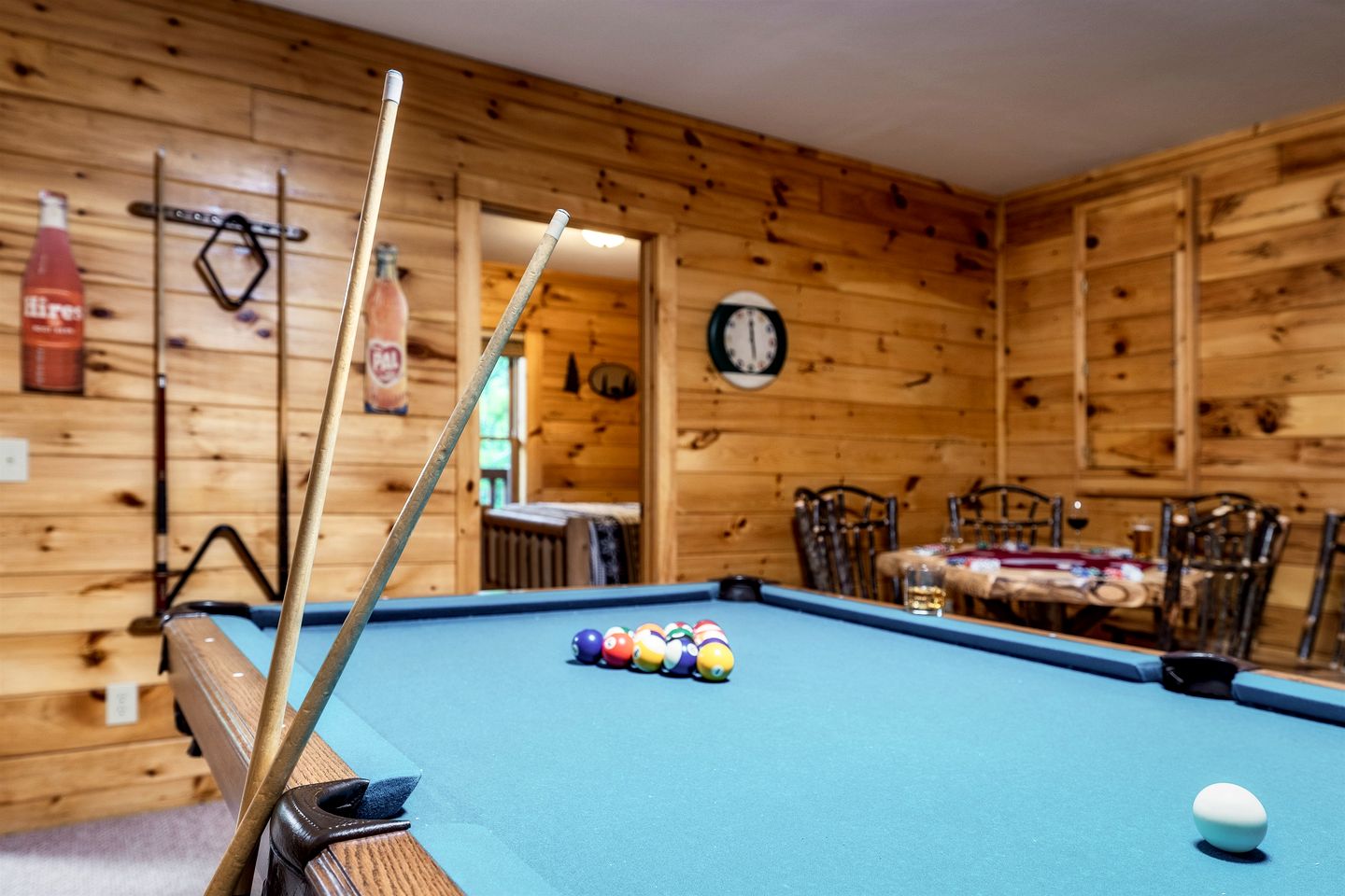 Spacious Family Cabins with Indoor Pool & Game Rooms near Dollywood in Pigeon Forge, TN