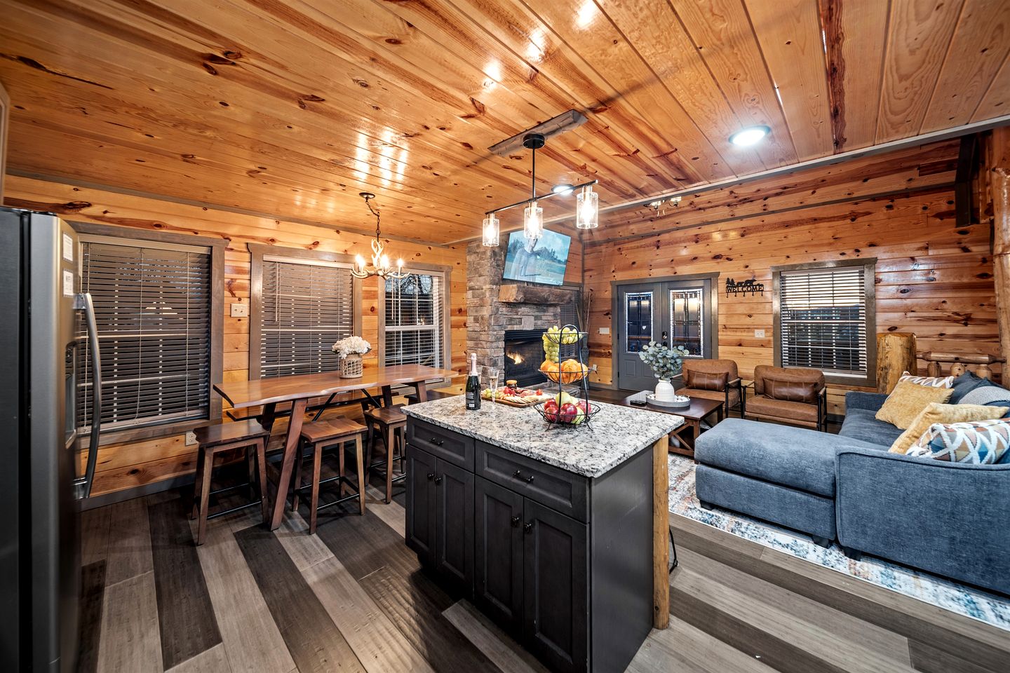 Spacious Family Cabins with Indoor Pool & Game Rooms near Dollywood in Pigeon Forge, TN