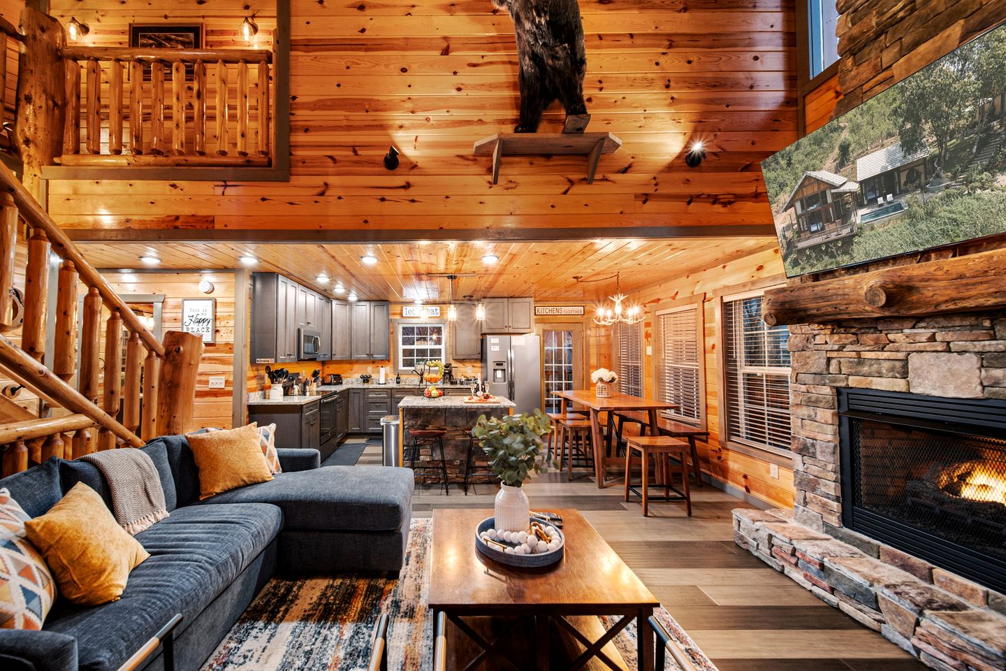 Spacious Family Cabins with Indoor Pool & Game Rooms near Dollywood in Pigeon Forge, TN