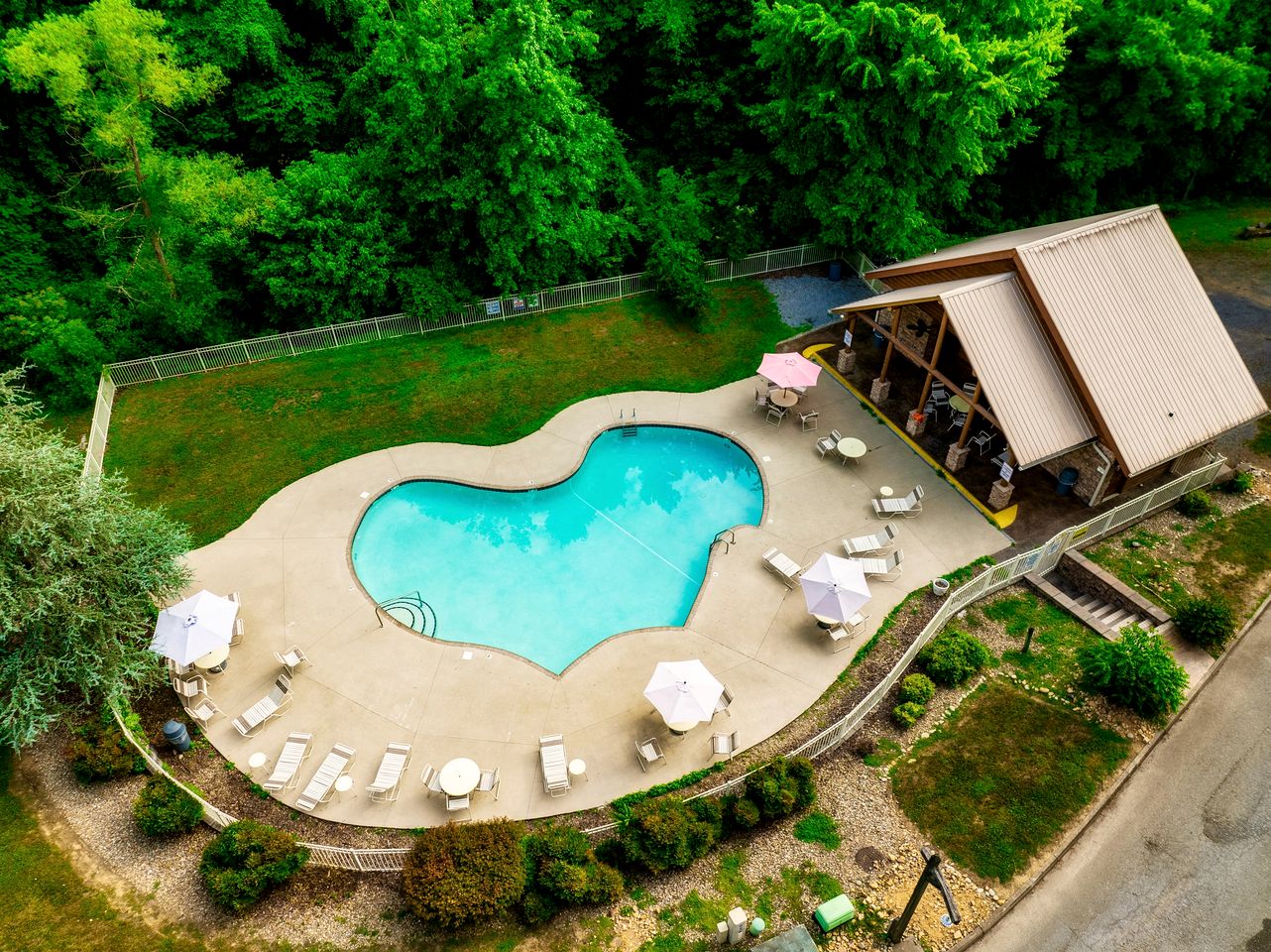 Spacious Family Cabins with Indoor Pool & Game Rooms near Dollywood in Pigeon Forge, TN