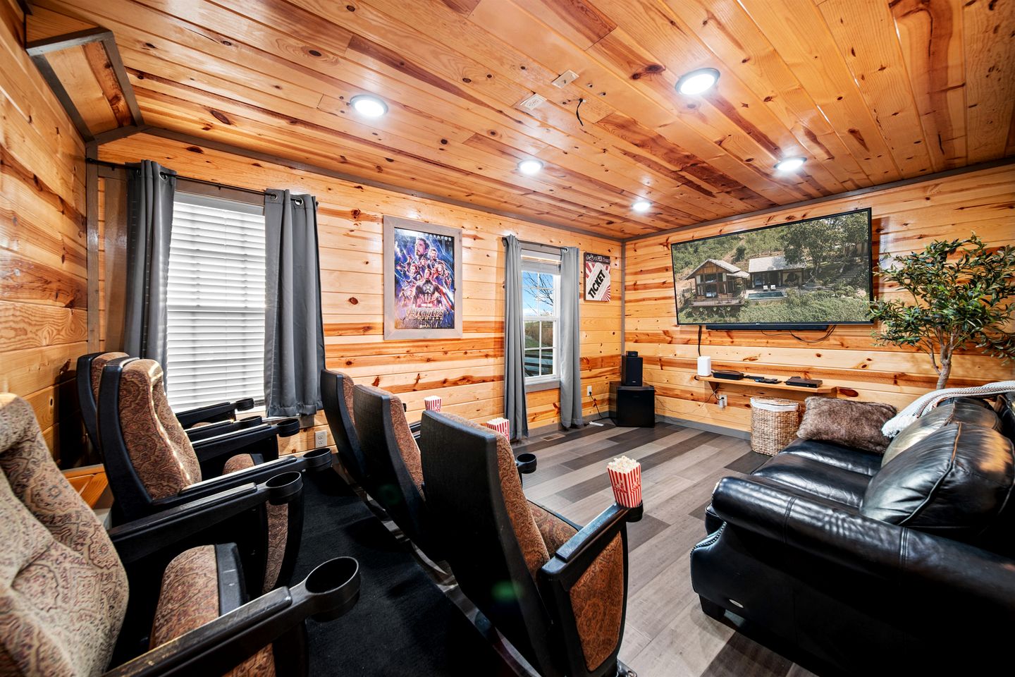 Spacious Family Cabins with Indoor Pool & Game Rooms near Dollywood in Pigeon Forge, TN