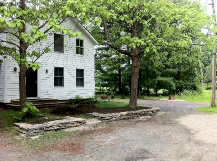 Cabins (Housatonic, Massachusetts, United States)