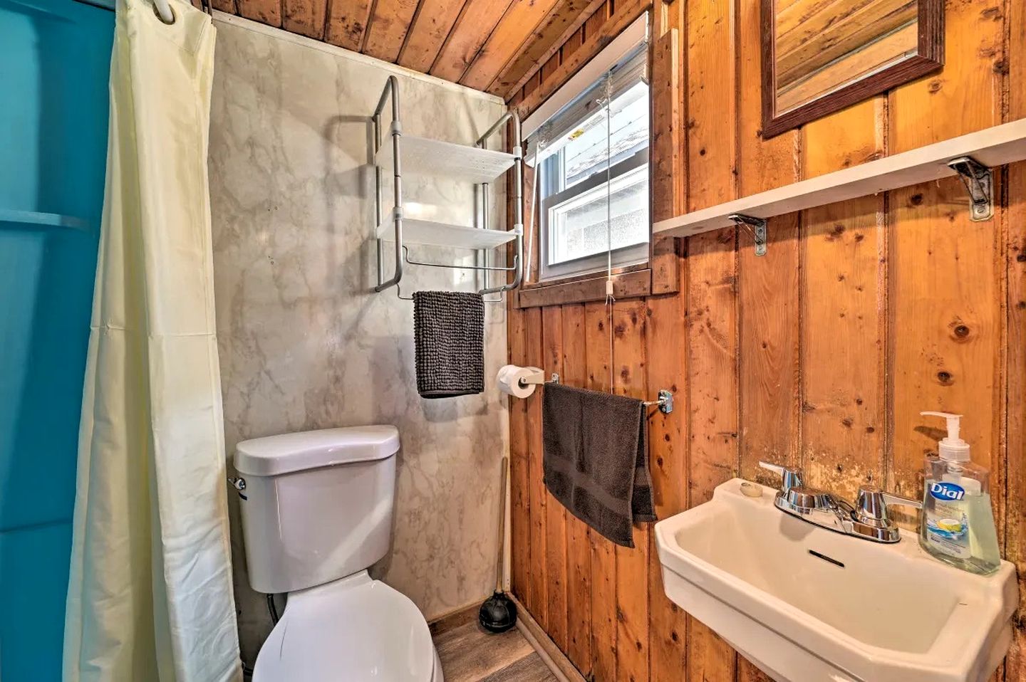 Pet-Friendly Lake Cabin with Dock & Kayaks & Fire Pit in Houghton Lake, Michigan