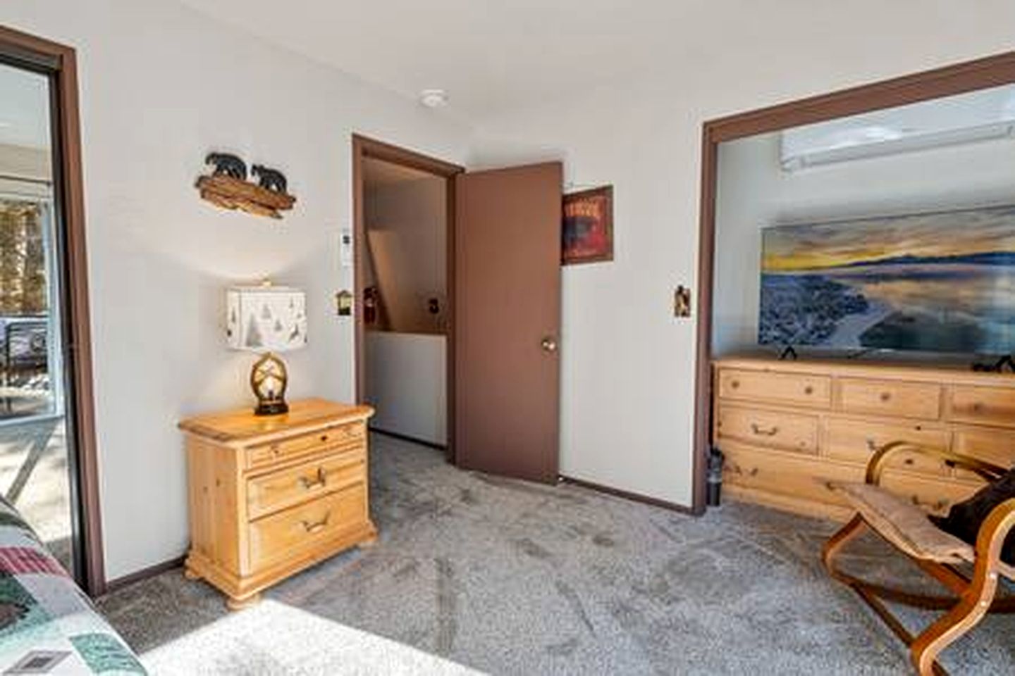 Dog-Friendly Rustic Cabin with Hot-Tub and Deck Great for Families in California