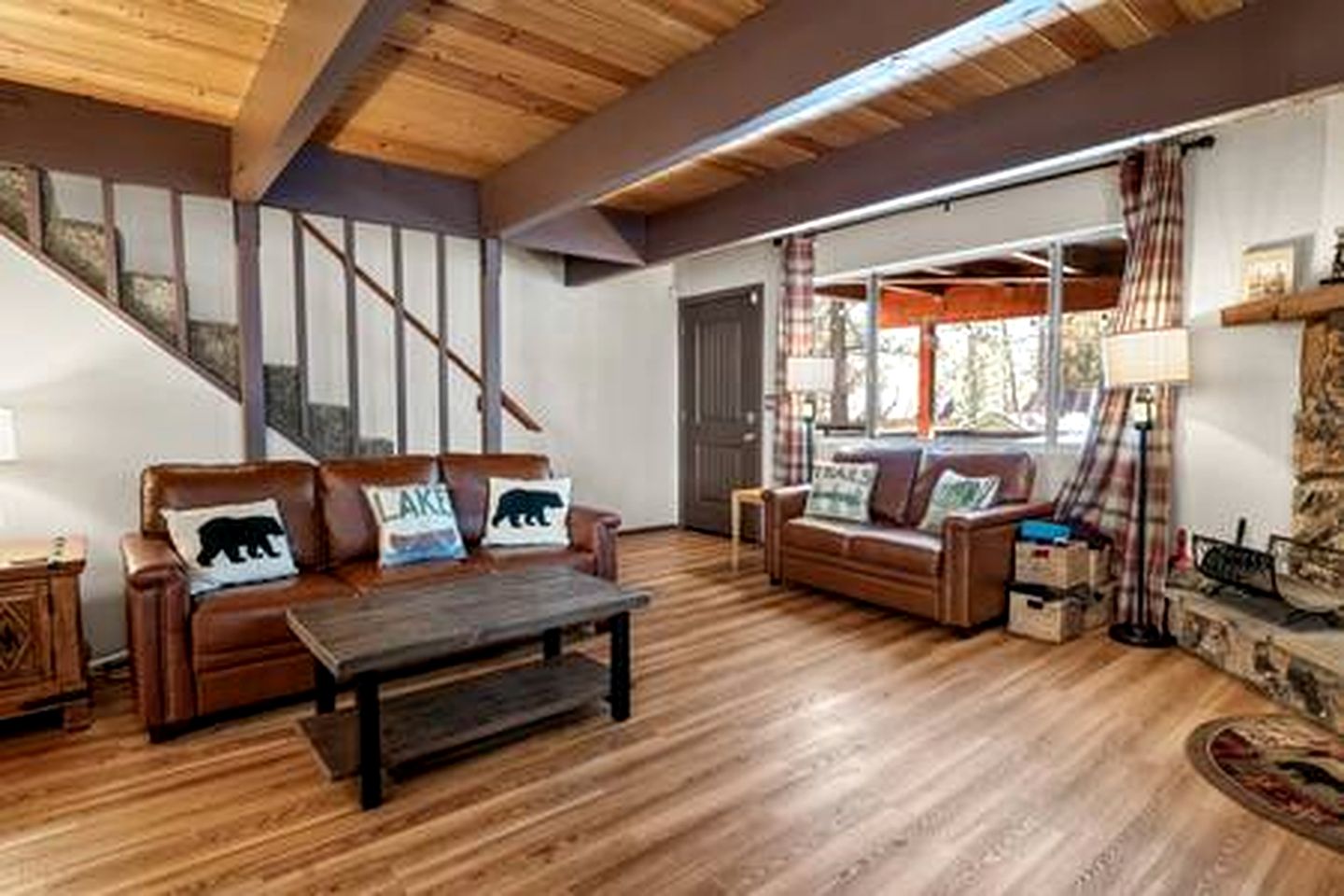 Dog-Friendly Rustic Cabin with Hot-Tub and Deck Great for Families in California