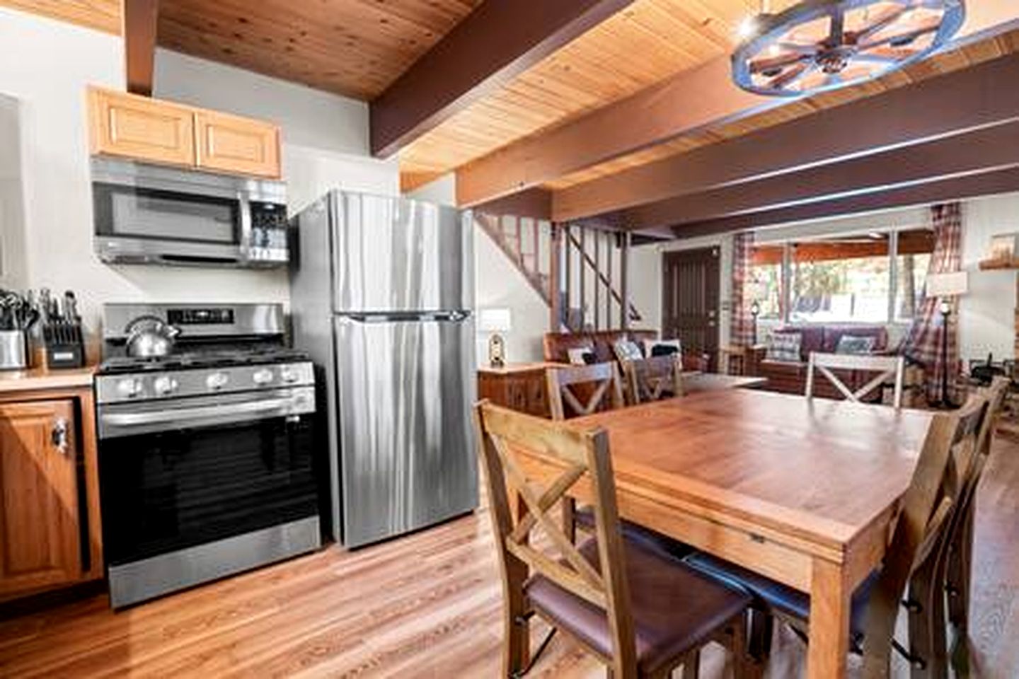 Dog-Friendly Rustic Cabin with Hot-Tub and Deck Great for Families in California