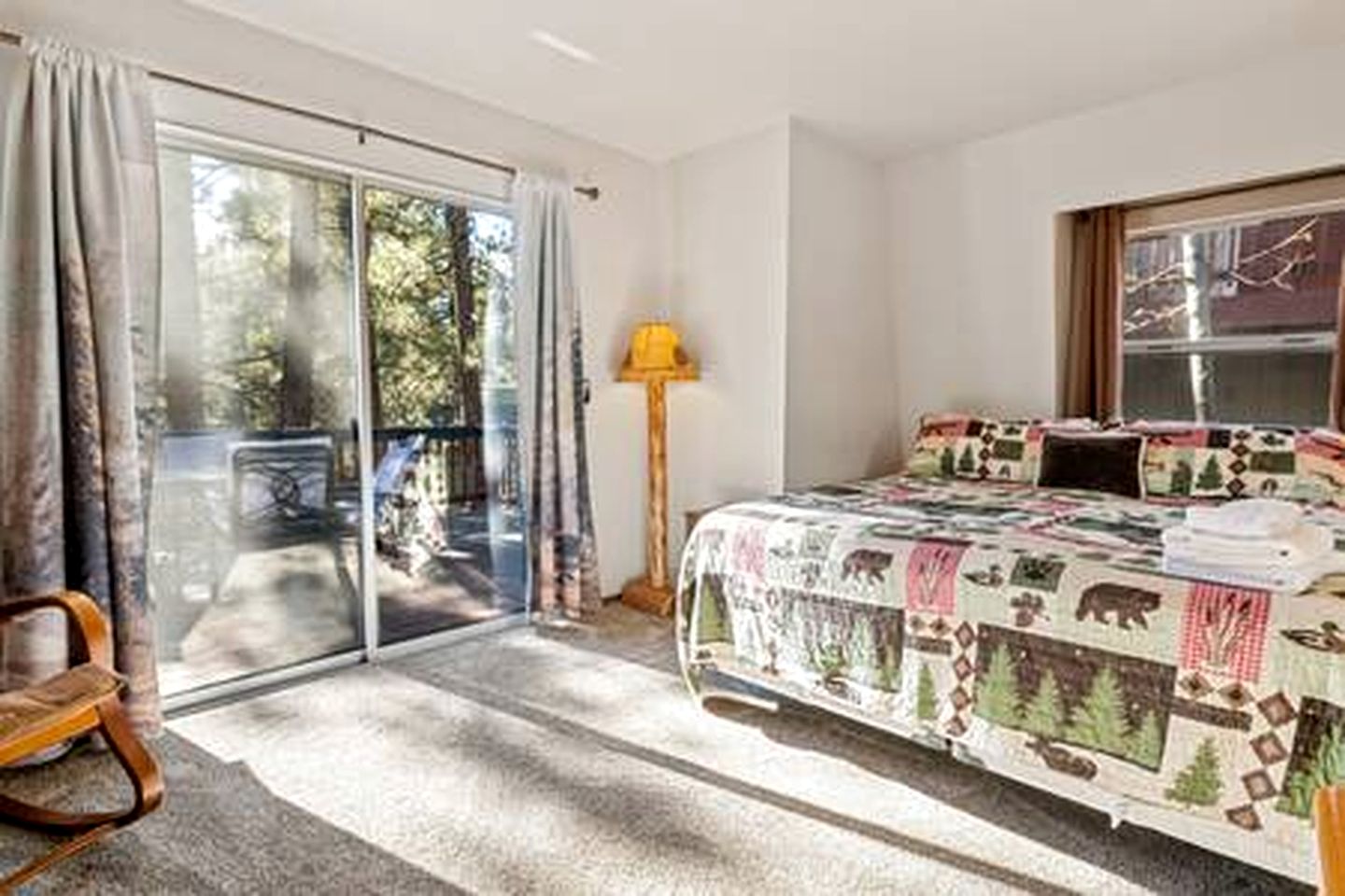 Dog-Friendly Rustic Cabin with Hot-Tub and Deck Great for Families in California