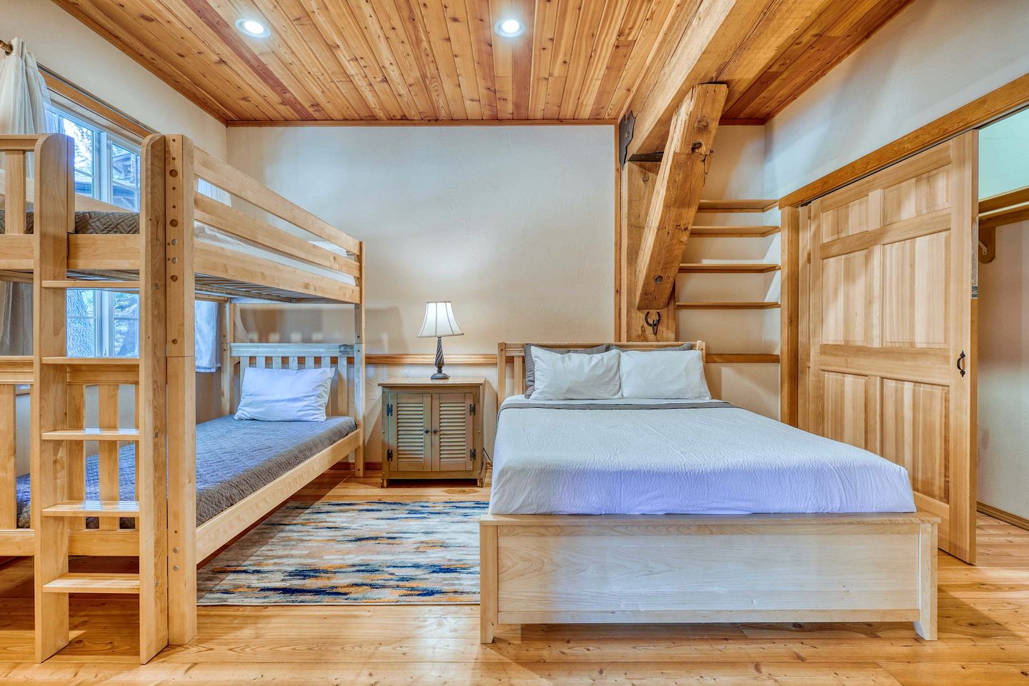 Serenely Rustic Cabin Haven near Whistle Lake in Washington