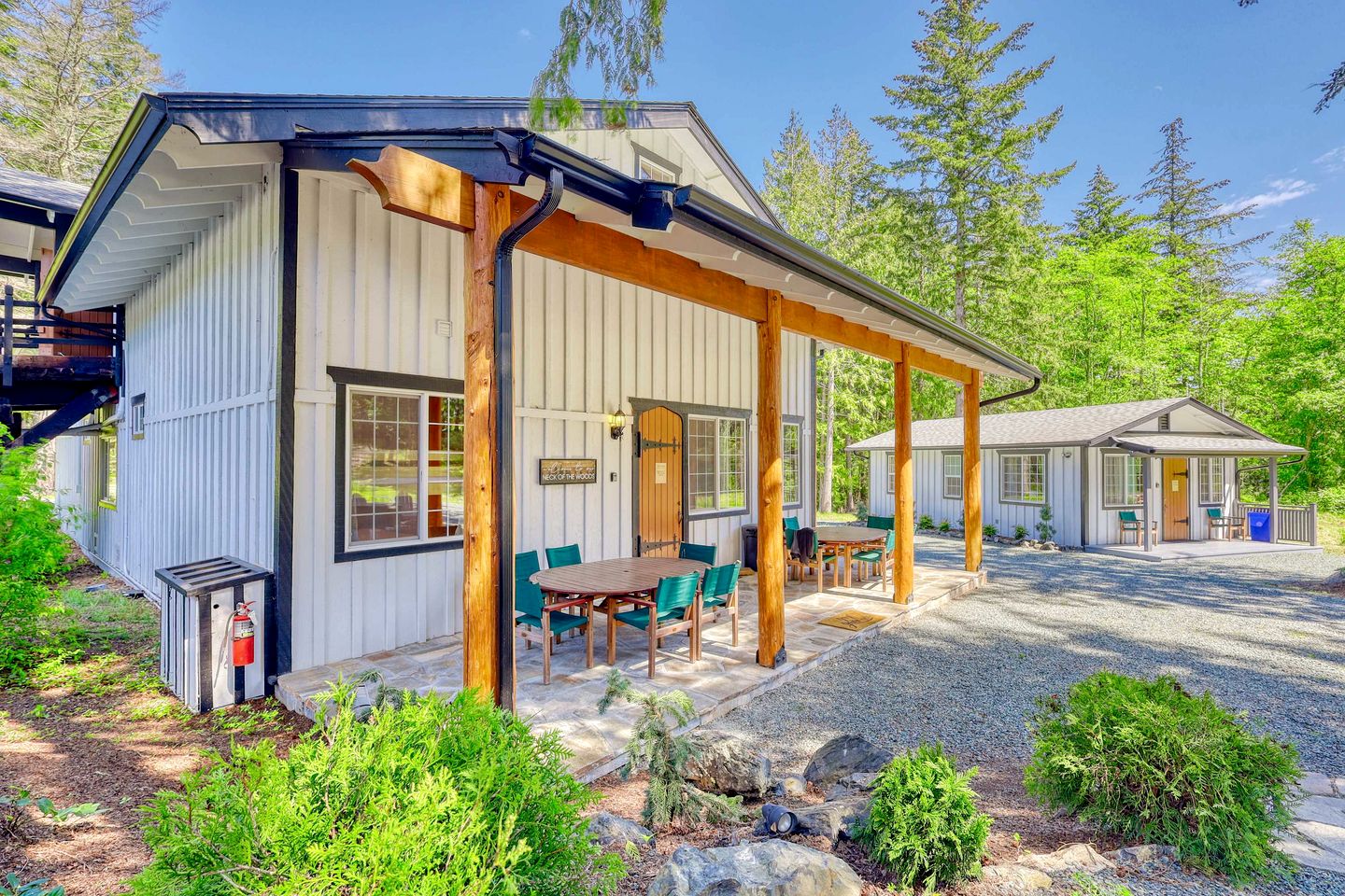 Serenely Rustic Cabin Haven near Whistle Lake in Washington
