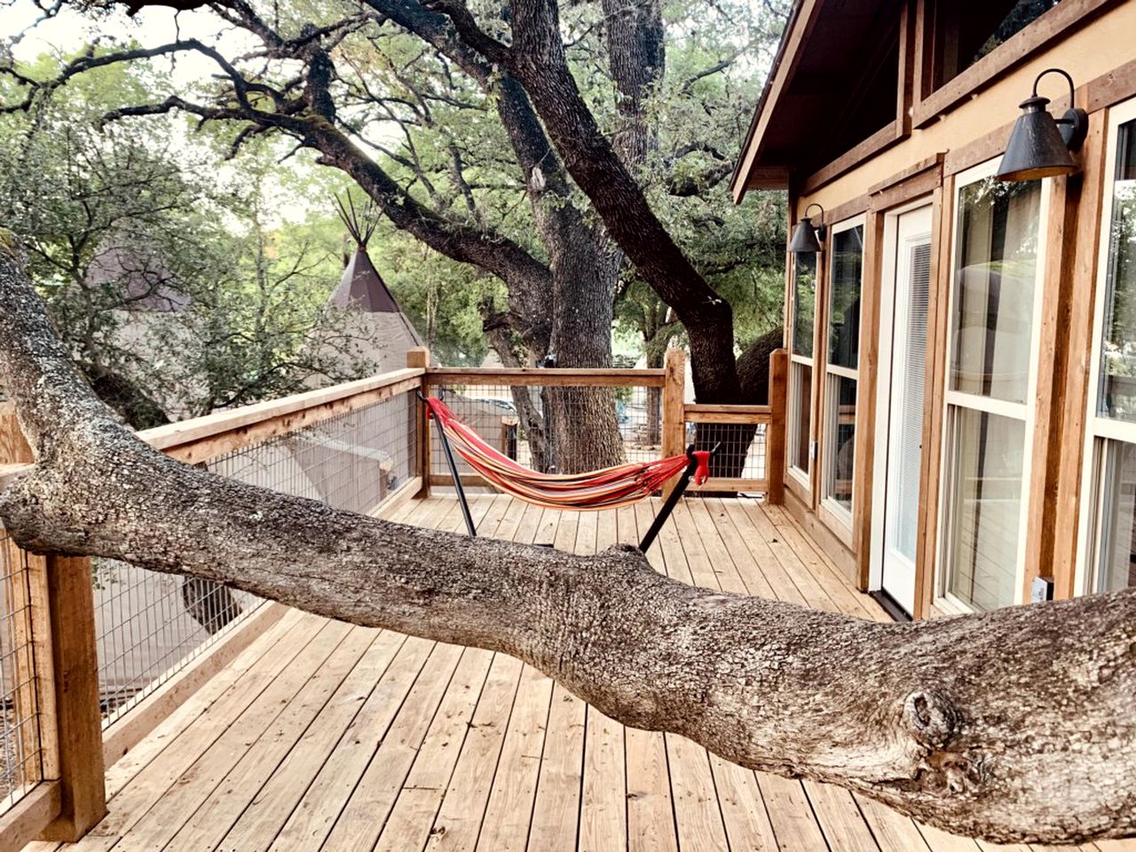 Adorable Cabin Rental Ideal for a Romantic Getaway with Guadalupe River Access in Texas!