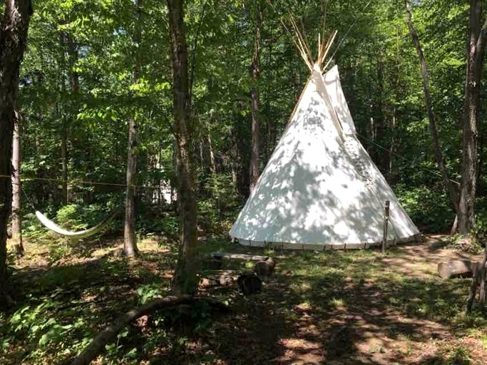 Tipis (Saint-Calixte, Quebec, Canada)