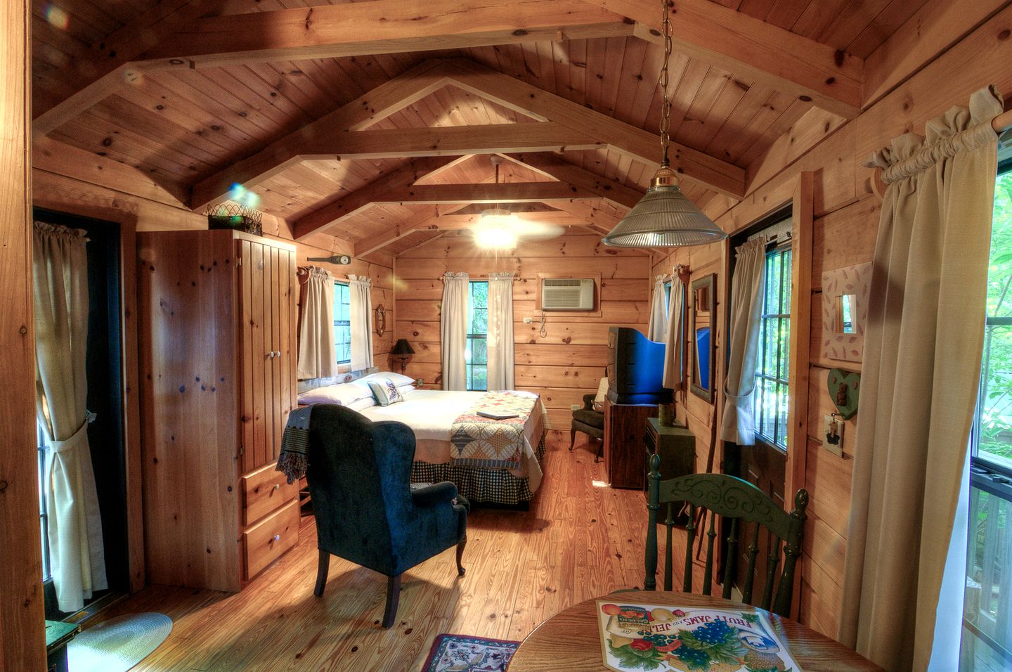 Deluxe Cabin Rental with Hot Tub near Chimney Rock State Park, North Carolina