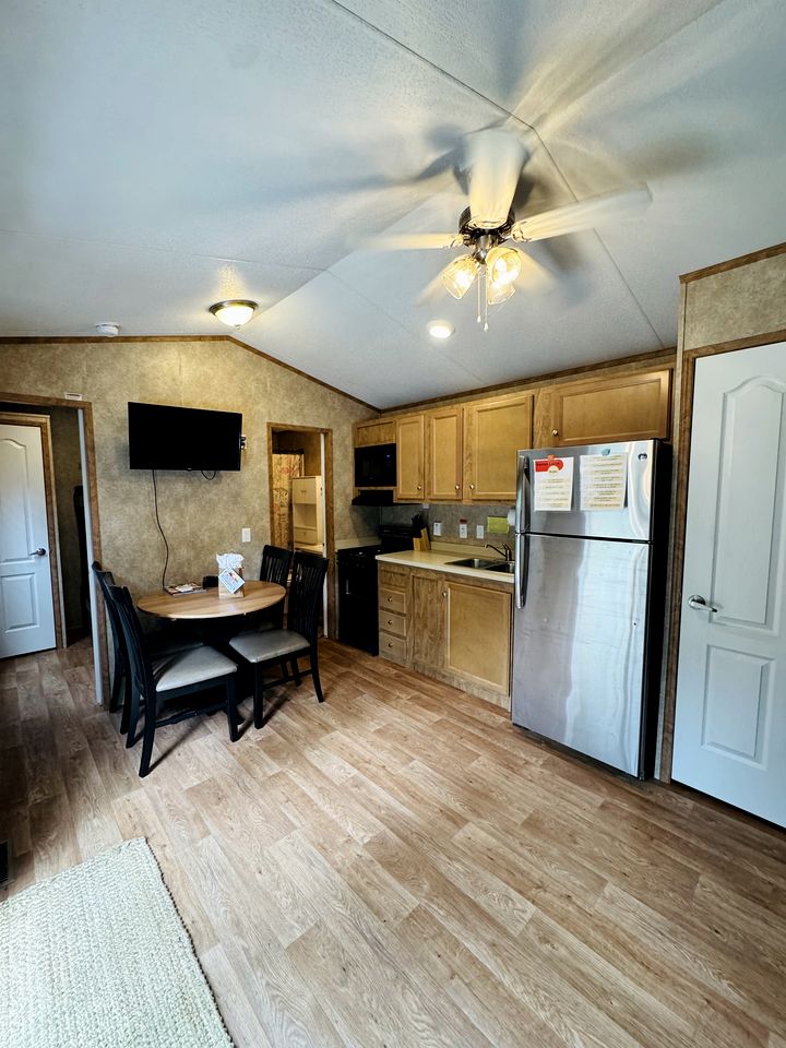 Family-Friendly Cabin with Shared Outdoor Pool in Wisconsin Dells