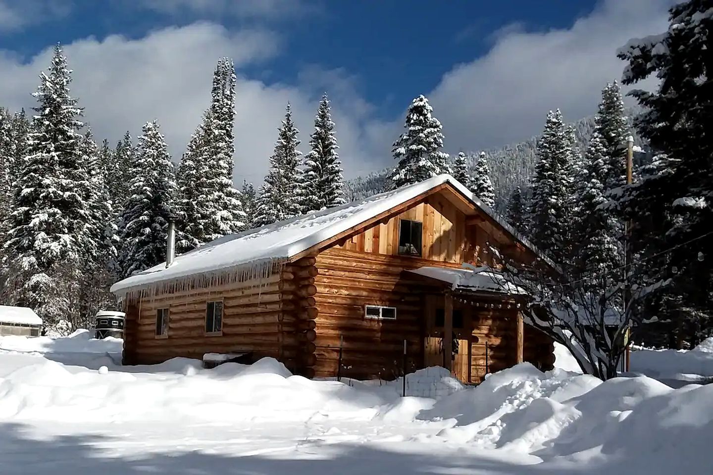 One Of Best Cabins for Rent in Montana and romantic Glamping