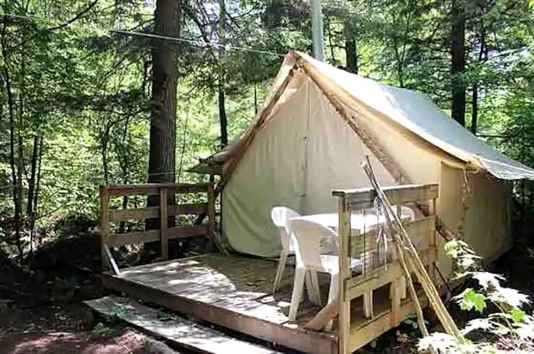 Tents (Saint-Calixte, Quebec, Canada)