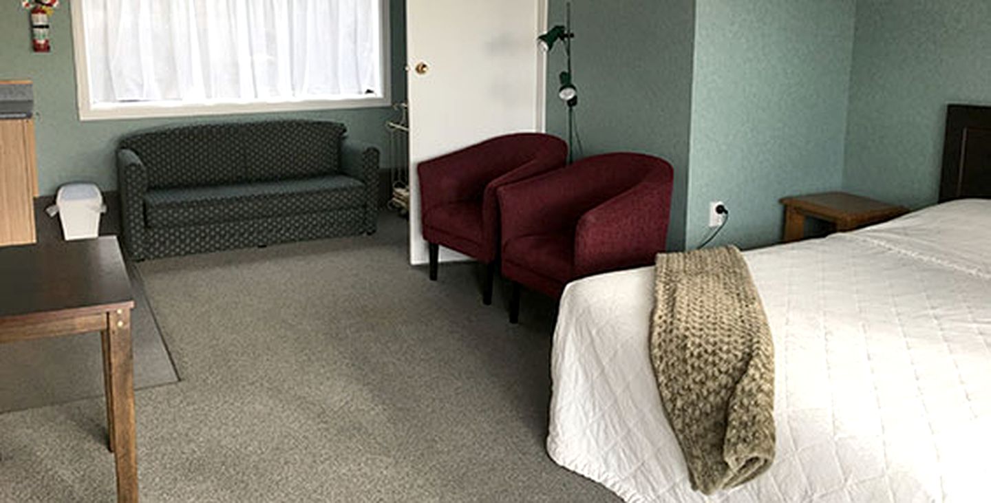 Beach Getaway at Secluded Waikawa Harbour Inn on South Island, New Zealand