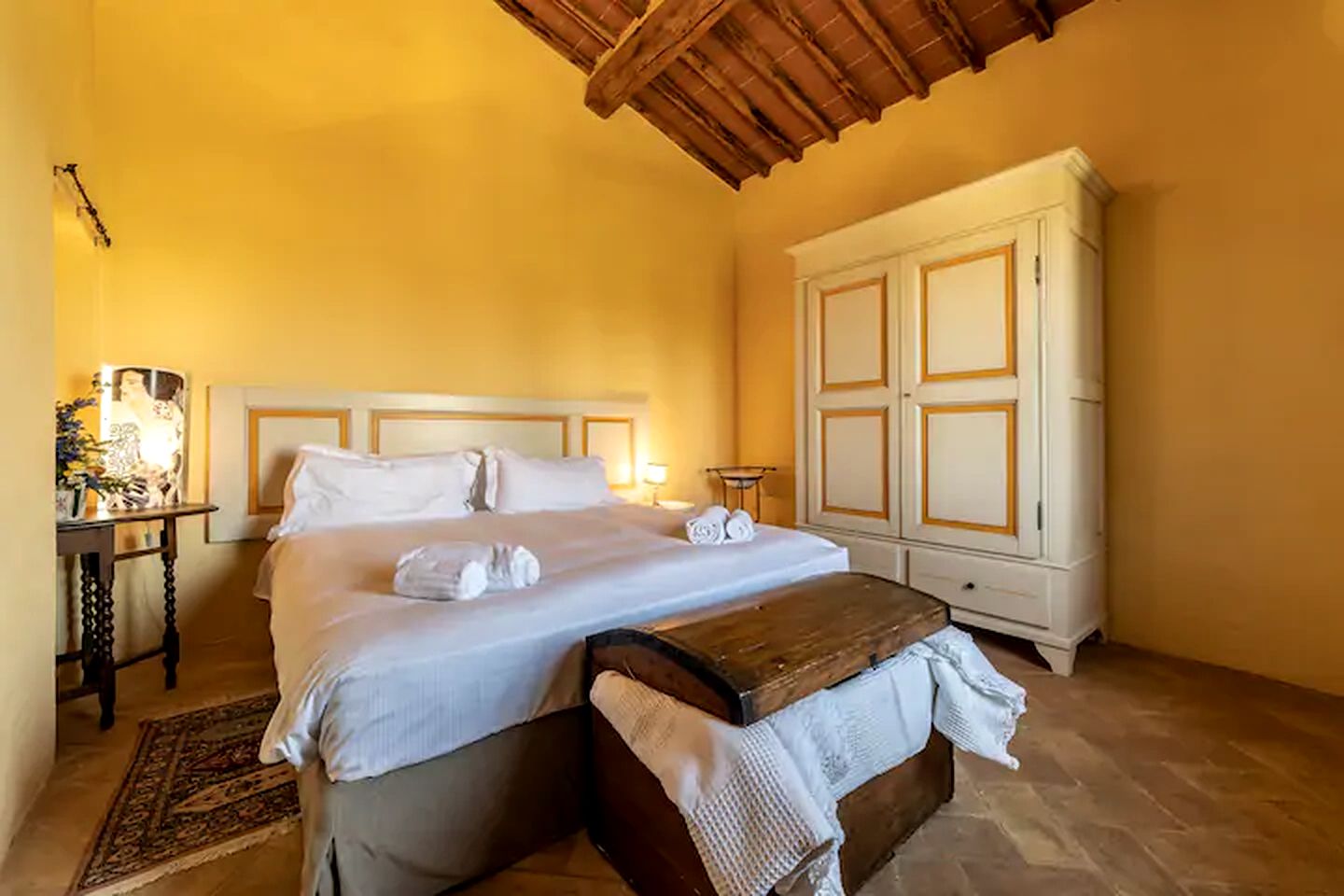 Gorgeous Tuscany Vacation Rental with a Pool and Jacuzzi in Siena, Italy