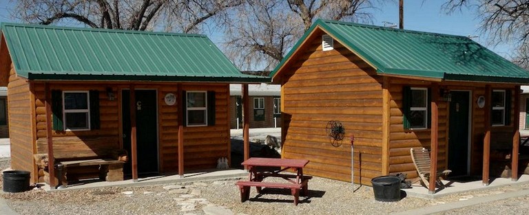 Simple Family-Friendly Camping Cabin Rental with BBQ and Fire Pit in Greybull, Wyoming | Cabins (Greybull, Wyoming, United States of America)