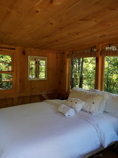 Cabins (The Blue Mountains, Ontario, Canada)