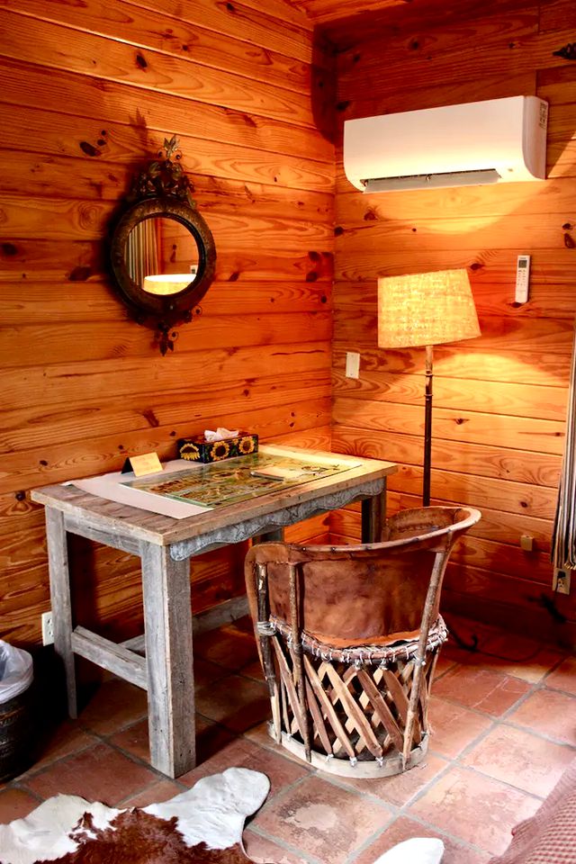 Inviting Cabin near Marble Falls with Lake Access