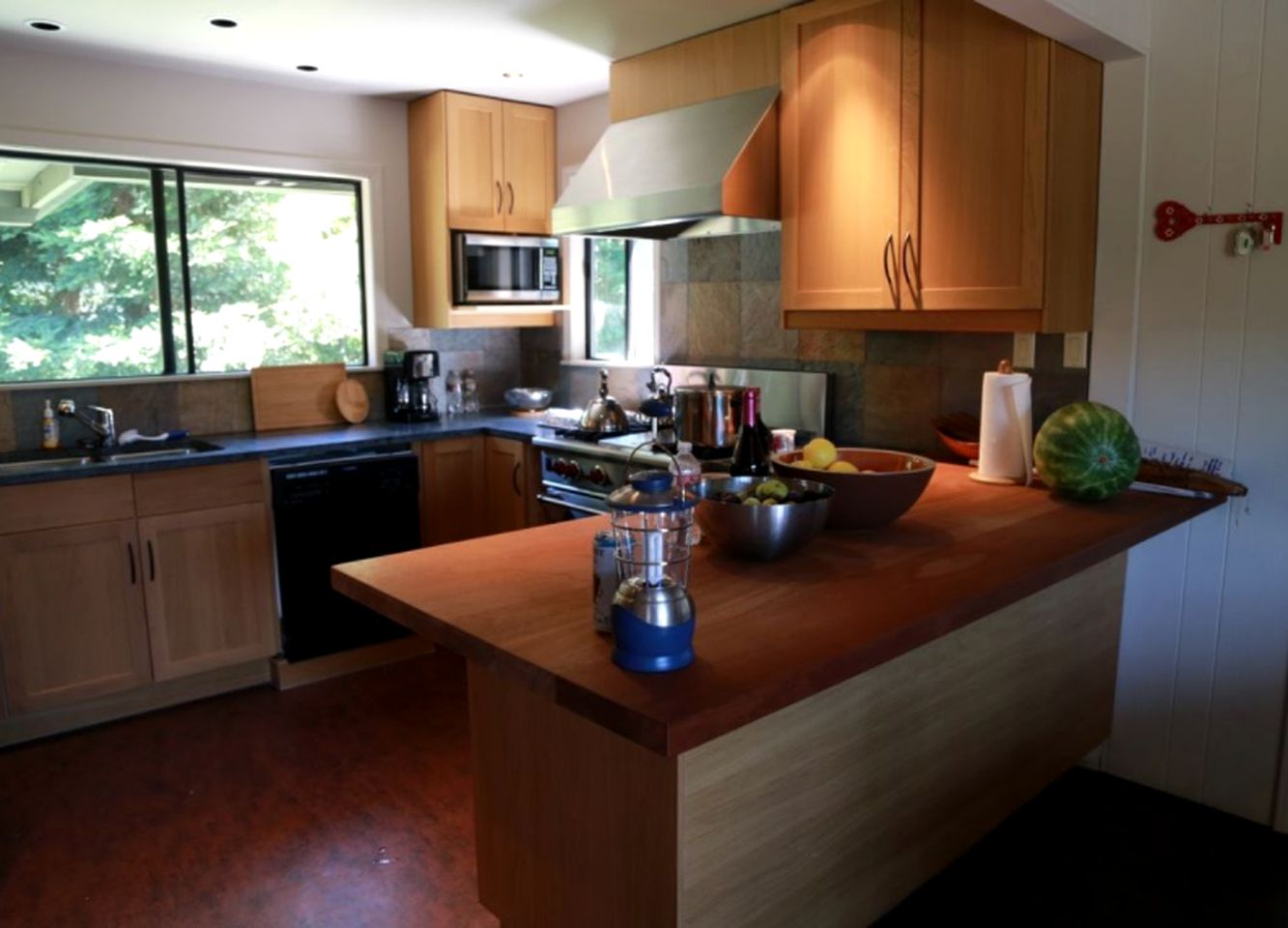 Spacious Fall Getaway with Two Separate Cottages near Napa, California