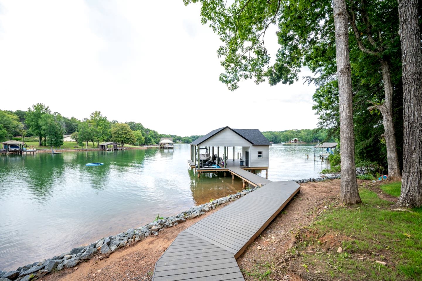 Impressive Lake Cabin with Spectacular Indoor and Outdoor Areas with Dock in Virginia