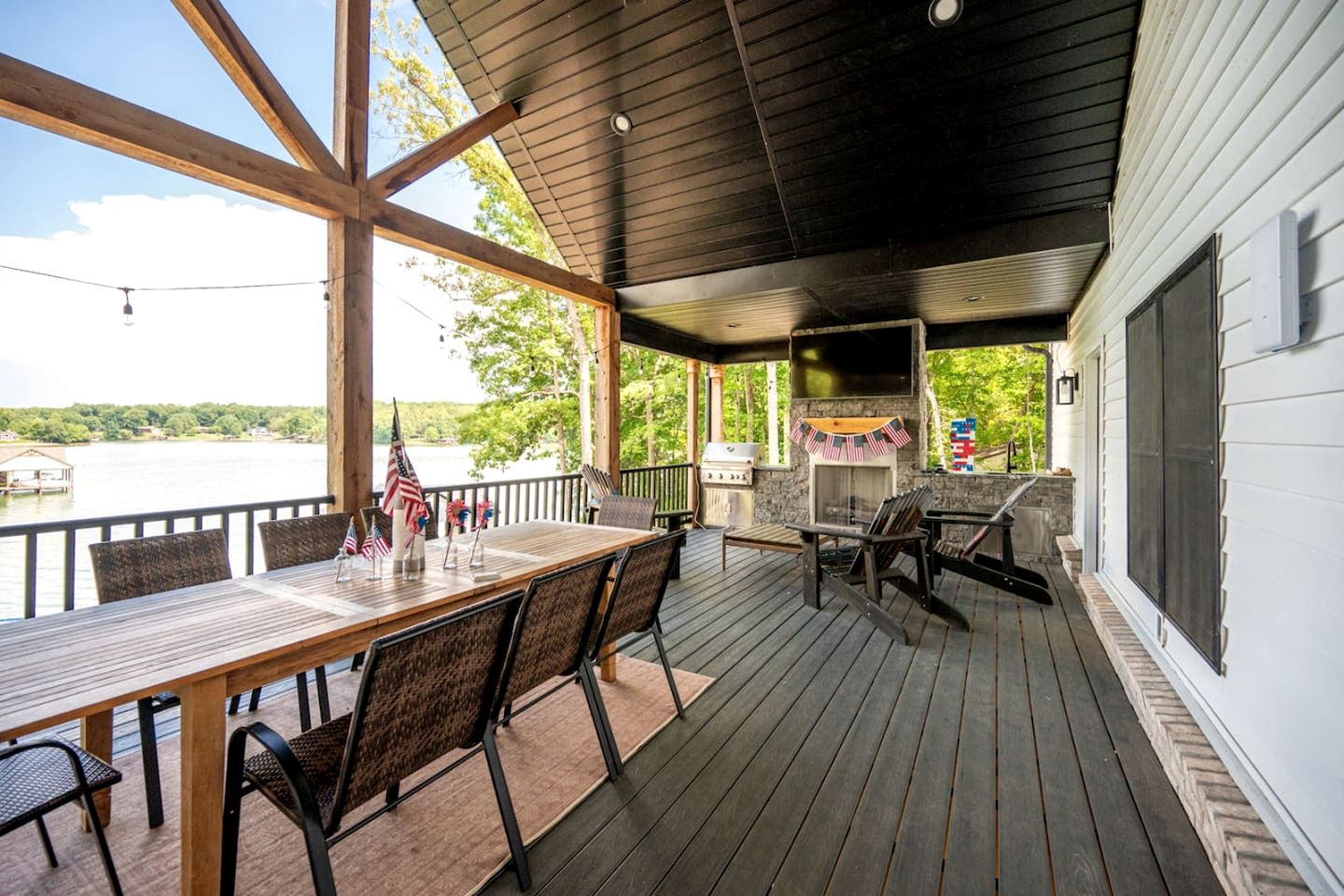Impressive Lake Cabin with Spectacular Indoor and Outdoor Areas with Dock in Virginia