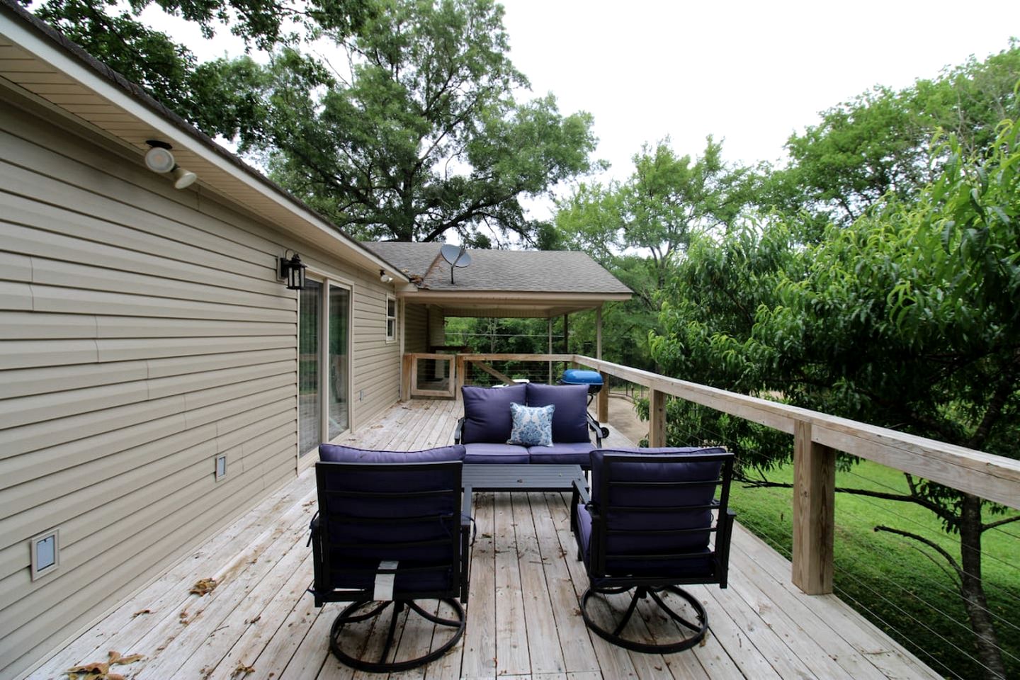 Charming Cottage Nestled Amidst Trees in Hot Springs, Arkansas