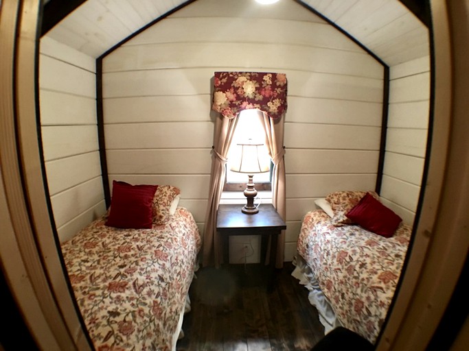 2 Lotte Tiny Home Cottage, Tiny Houses, Sevierville, United States