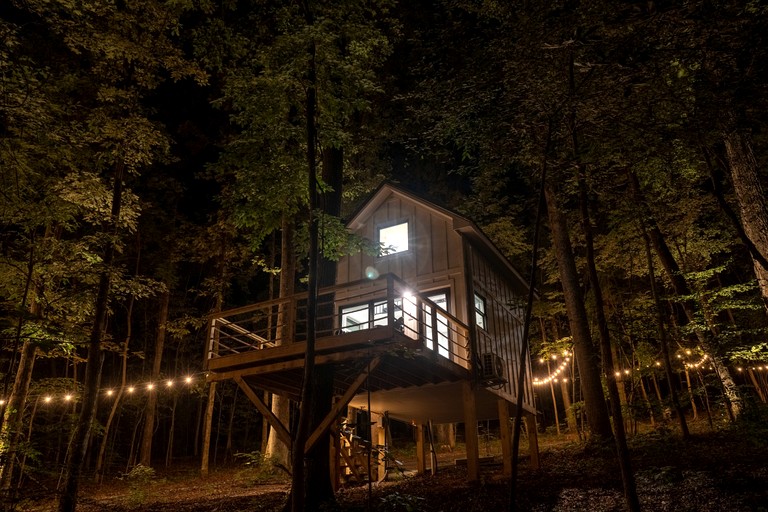 Amazing Tree House Perfect for a Secluded Getaway in Alabama