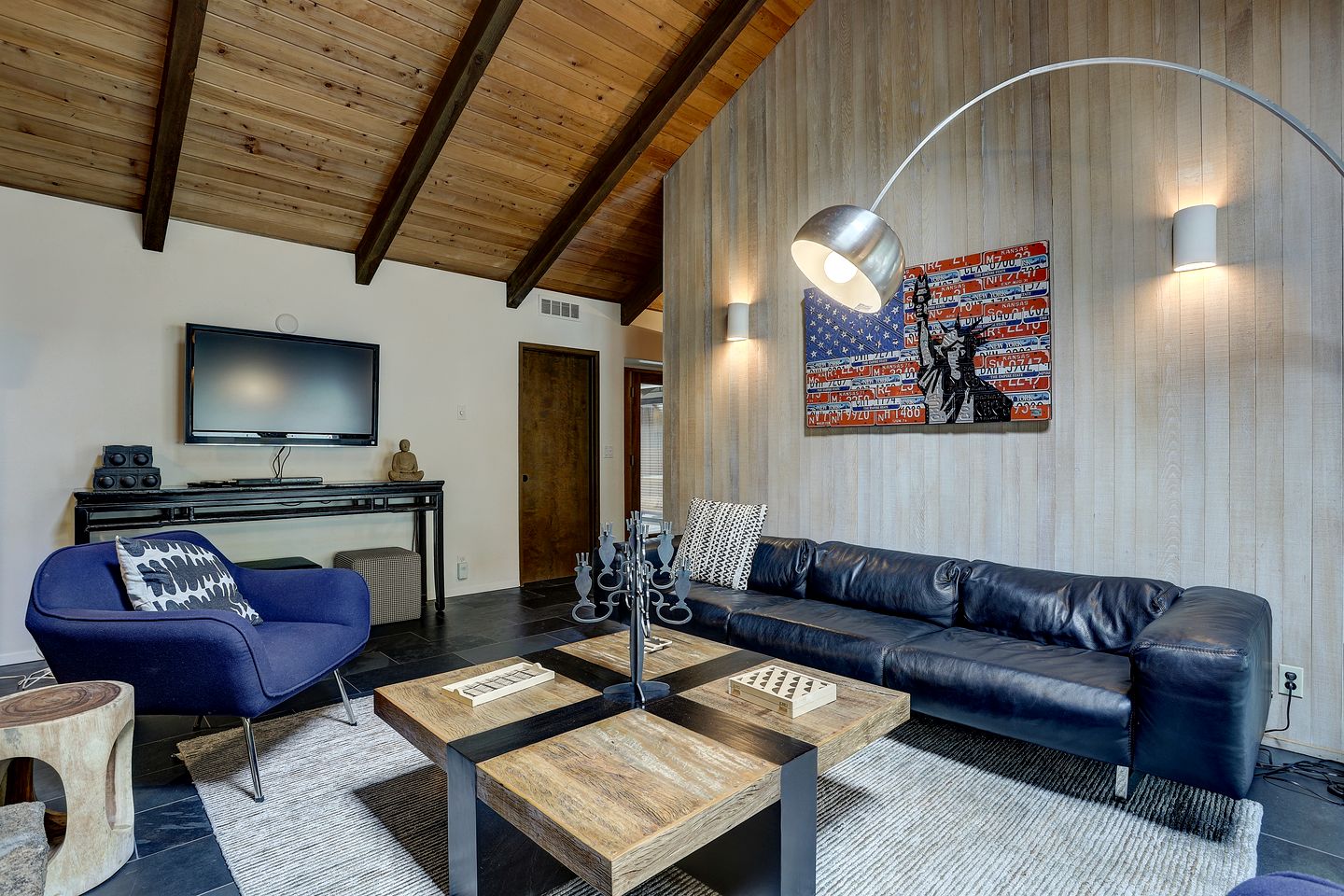 Luxurious Cabin with Equipped Deck and Hot-Tub in Oregon