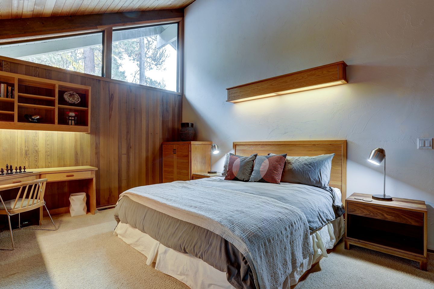 Luxurious Cabin with Equipped Deck and Hot-Tub in Oregon