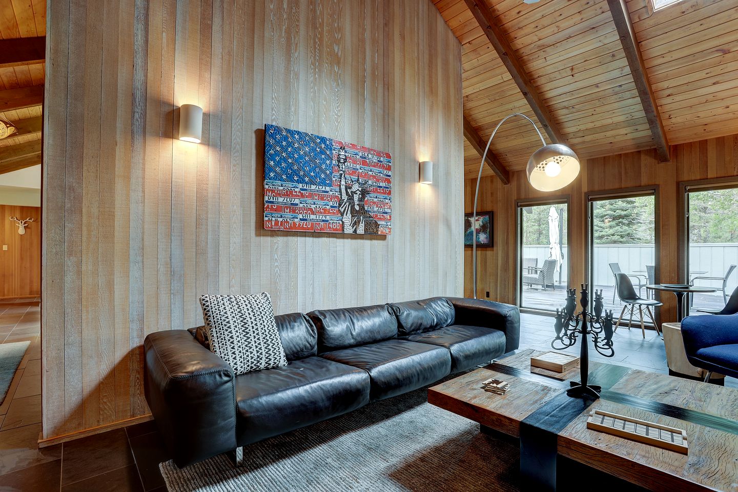Luxurious Cabin with Equipped Deck and Hot-Tub in Oregon