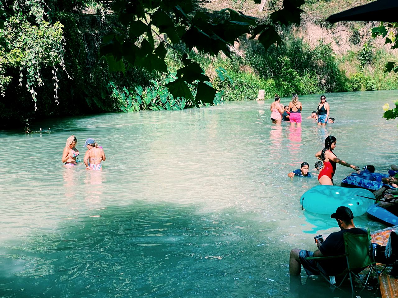 Texas Glamping: Tranquil Safari Tent Vacation by the San Marcos River near Kingsbury