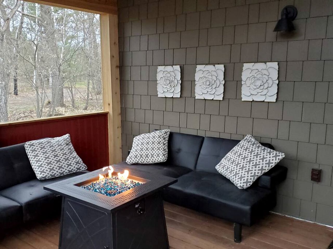 Charming Tiny House Nestled Amidst Treesand Barbecue Provided in Pine City, Minnesota
