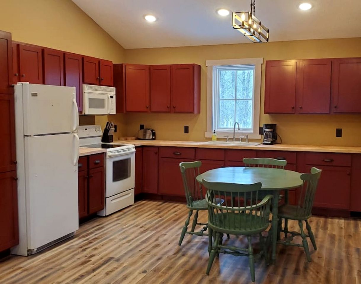 Charming Tiny House Nestled Amidst Treesand Barbecue Provided in Pine City, Minnesota