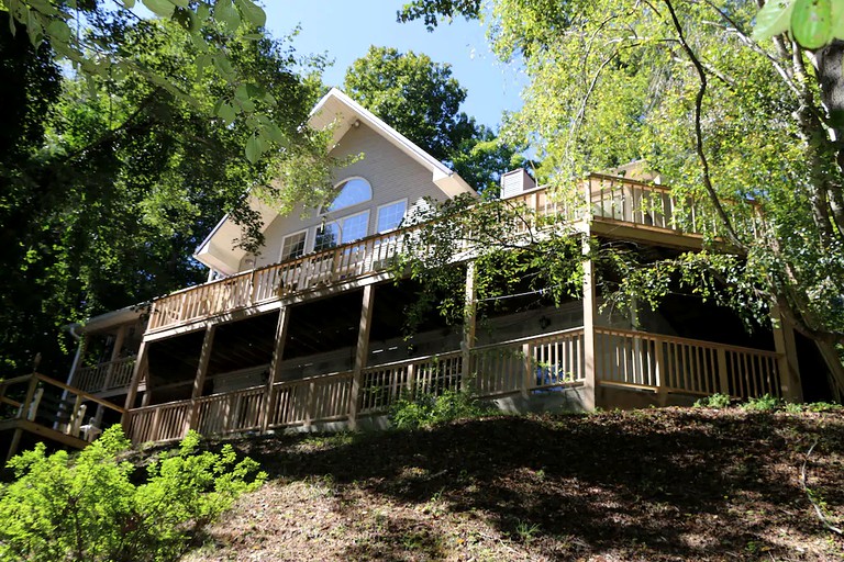 Tennessee Treasure Lakefront Big Crk, dock, 4 bd + 3 dbls in loft, 3