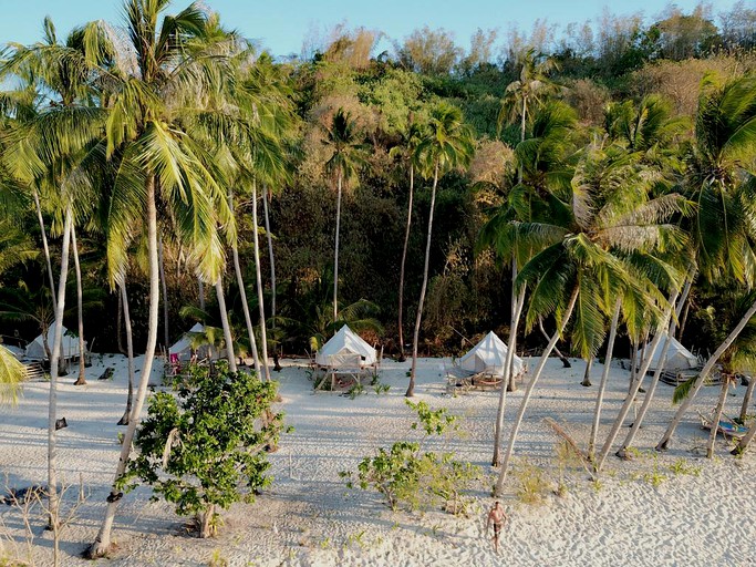 Huts (El Nido, Luzon, Philippines)