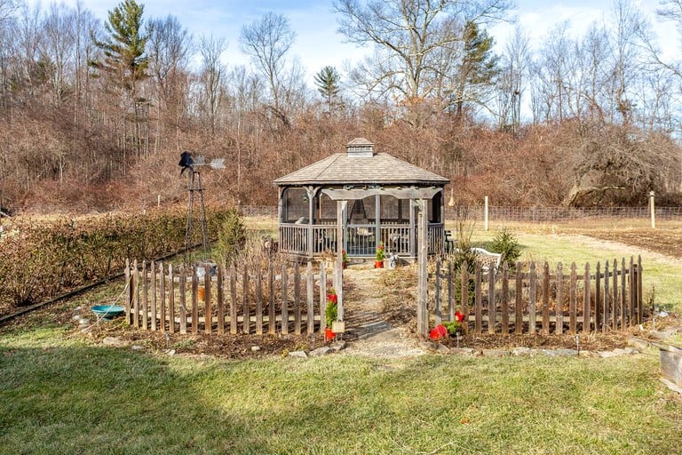 Barns (Willington, Connecticut, United States of America)