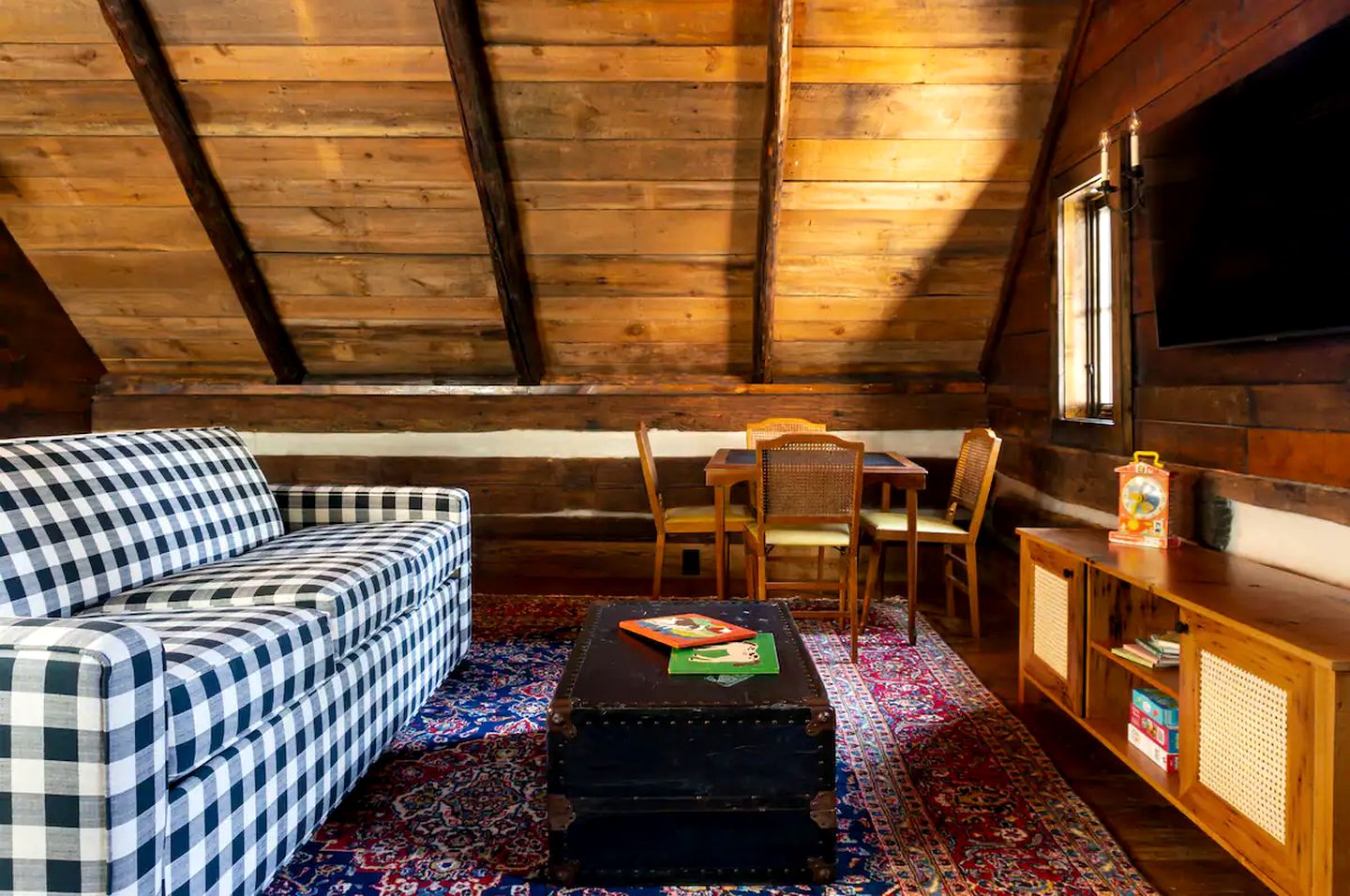 Luxury Cabin on Private Pond near Flat Mountain, NC
