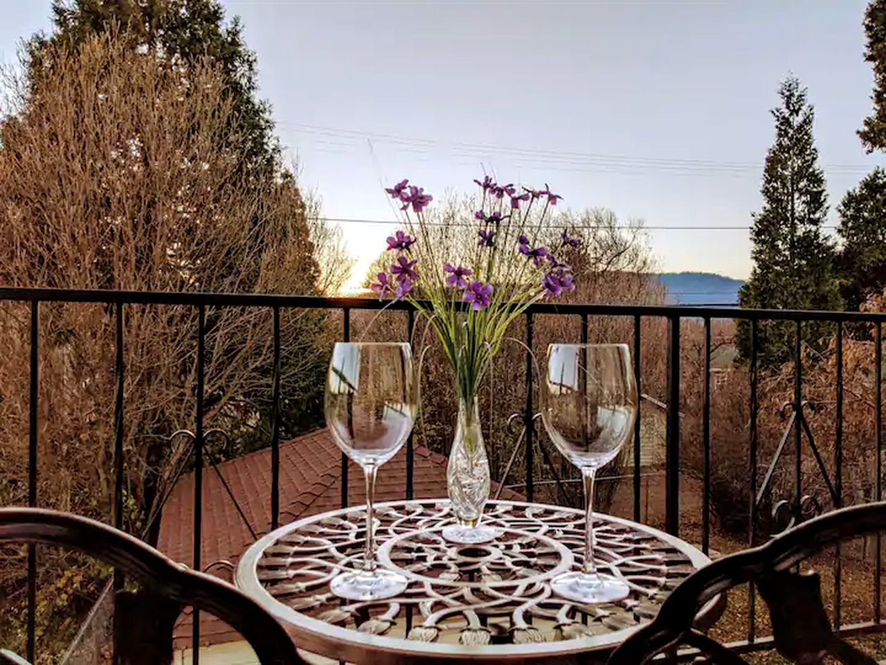 Pet-Friendly Cabin Rental near Mount Shasta for Glamping in Northern California