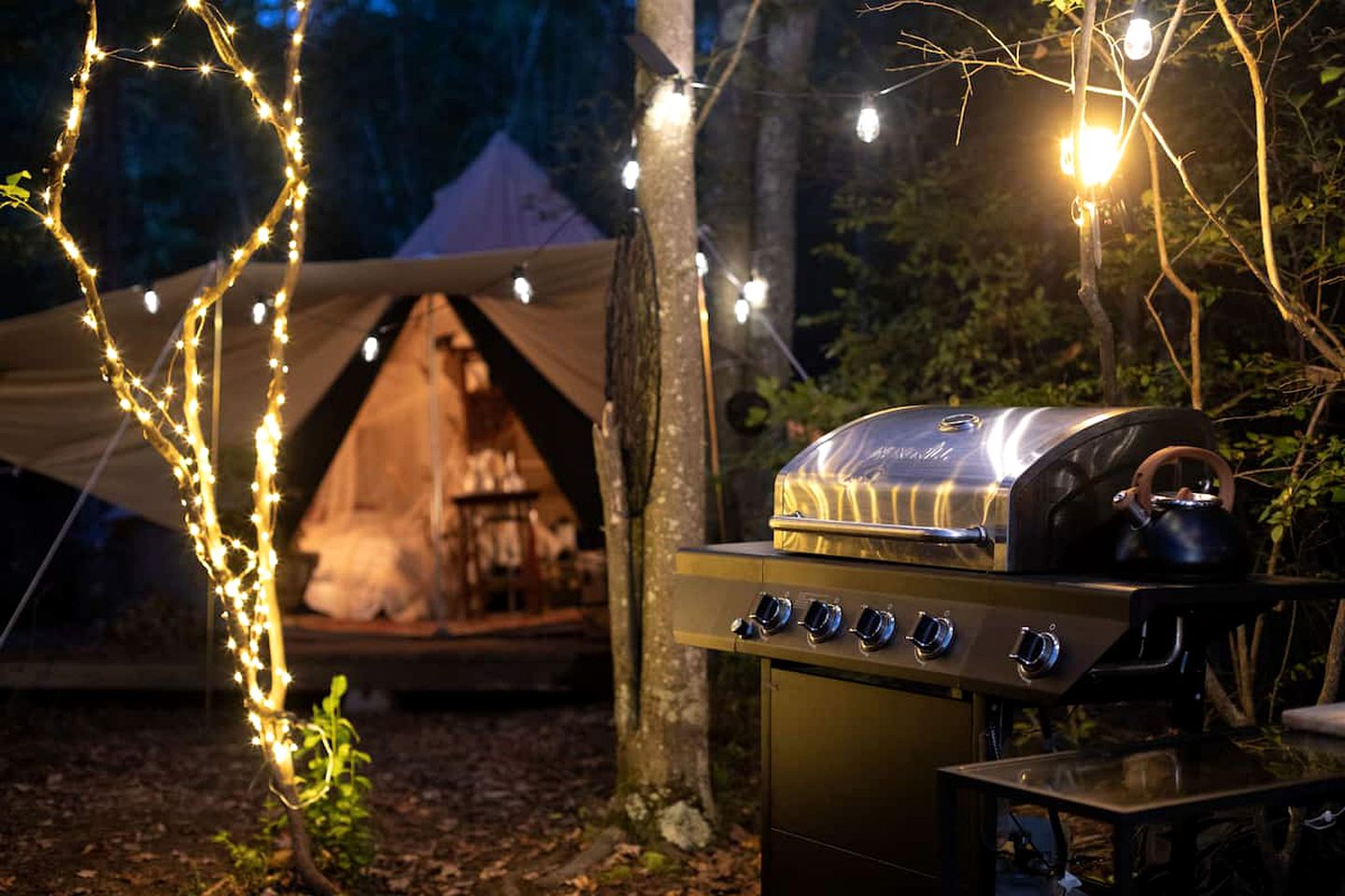 Chic Glamping Tent for Waterfront Camping, New York