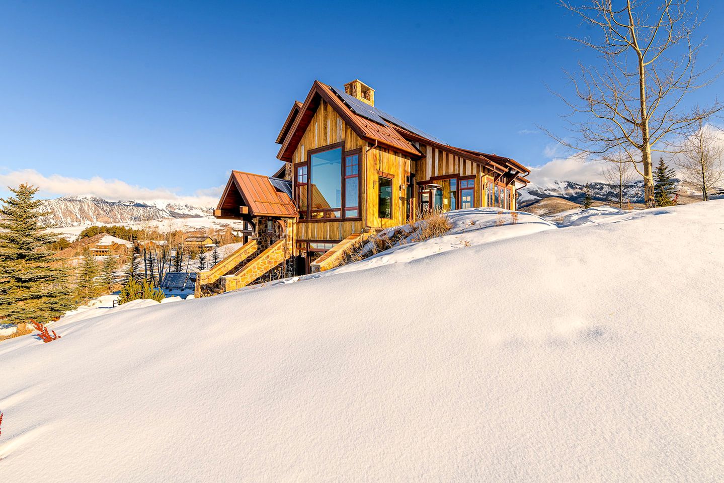 Telluride Mountain Lodge with a Private Hot Tub Ideal for a Colorado Getaway