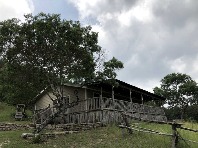 Cabins (Tarpley, Texas, United States of America)