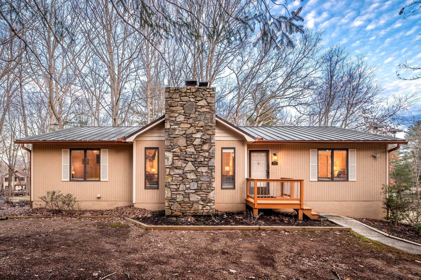 Enjoyable Cottage with Fire Pit, Barbecue and Hot-tub in Arden, North Carolina