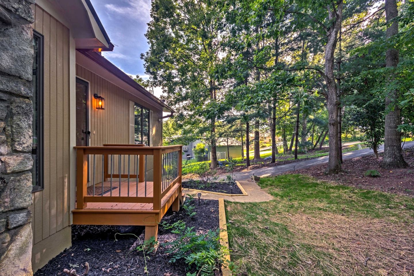 Enjoyable Cottage with Fire Pit, Barbecue and Hot-tub in Arden, North Carolina